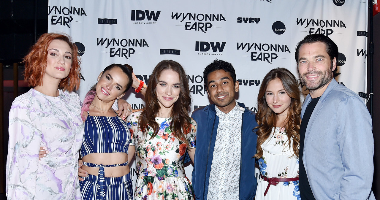 Obsada serialu "Wynonna Earp": Katherine Barrell, Tamara Duarte, Melanie Scrofano, Varun Saranga, Dominique Provost-Chalkley, Tim Rozon /Mike Coppola /Getty Images