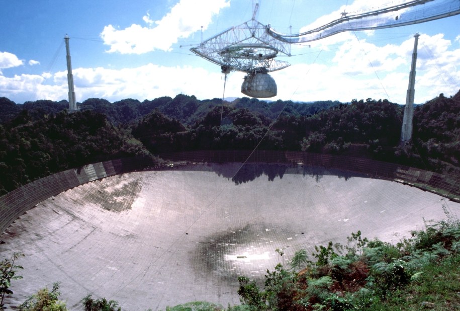 Obserwatorium Arecibo w Portoryko przed uszkodzeniem / Norman Barrett /PAP/Alamy
