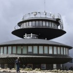 Obserwatorium na Śnieżce w ruinie. Ma być wielki remont 
