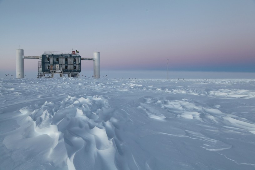 Obserwatorium zakopane pod Antarktydą odkryło siedem „cząstek duchów”