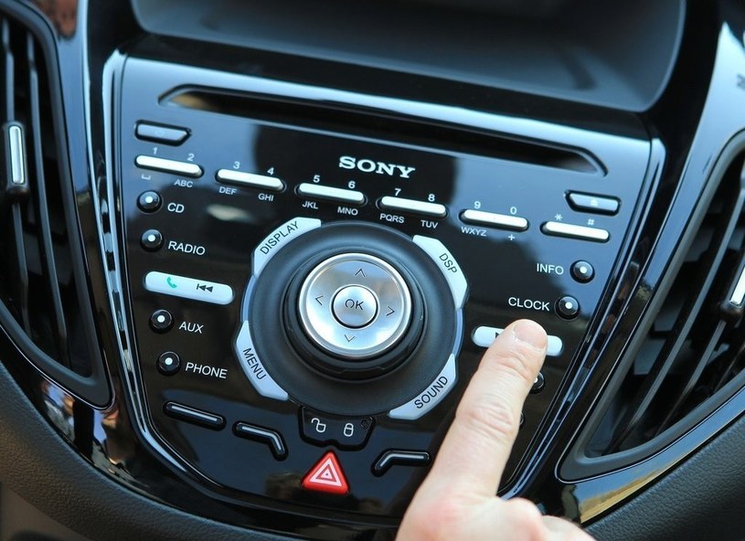 Obsługa radia Sony nie należy do intuicyjnych. /Ford