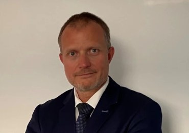 Prof. dr hab. n. med. Rafał Obuchowicz zajmuje się diagnostyką obrazową, ze szczególnym uwzględnieniem ultrasonografii oraz rezonansu magnetycznego. Jego aktywność zawodowa i naukowa koncentruje się przede wszystkim na obrazowaniu układu mięśniowo-szkieletowego oraz struktur nerwowych. W swojej pracy łączy doświadczenie kliniczne z działalnością badawczą, kładąc nacisk na wysoką jakość diagnostyczną, rozwój nowoczesnych metod obrazowania oraz ich praktyczne zastosowanie w medycynie. Aktywnie angażuje się w rozwój naukowy, dydaktykę akademicką oraz doskonalenie standardów diagnostyki obrazowej. Od wielu lat prowadzi Gabinet diagnostyczny Ultragen. Zawodowo związany z UJ CM w Krakowie.