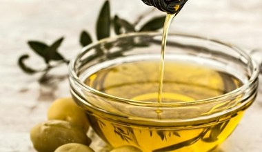 Obudź się z jedwabiście miękkimi dłońmi. Nocna kuracja z rękawiczkami