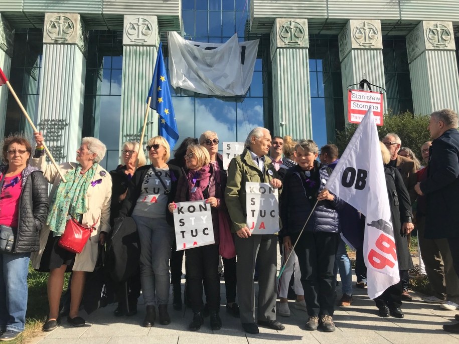 Obywatele RP przed budynkiem Sądu Najwyższego /Tomasz Skory  /RMF FM