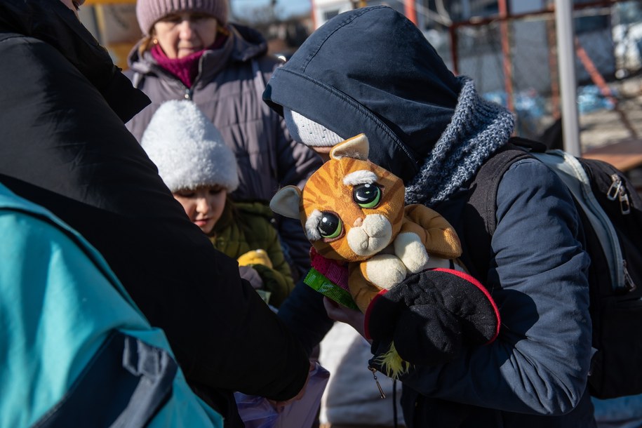 Obywatele Ukrainy na przejściu granicznym w Dorohusku /Wojtek Jargiło /PAP