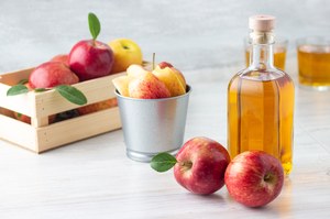 Ocet jabłkowy: Jak pić, by zadbać o zdrowie i smukłą sylwetkę? 