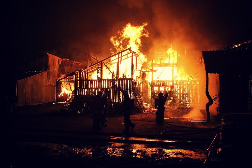 Ochotnicze Straże Pożarne ma w Polsce długą tradycję, ale wśród społeczników nie brakuje też osób chcących zarobić na pożarach... /East News