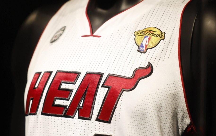 Ochroniarz wynosił klubowe skarby. Dorobił się fortuny