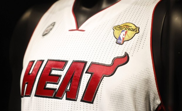 Ochroniarz wynosił klubowe skarby. Dorobił się fortuny 