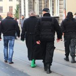 Ochroniarze pilnują Bogusława Lindy po skandalu w "mieście meneli"