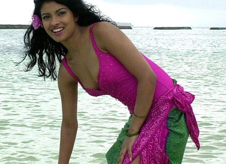 Ocieplenie ma też swoje dobre strony... Na zdjęciu: Miss World 2000 Priyanka Chopra na Malediwach /Getty Images/Flash Press Media