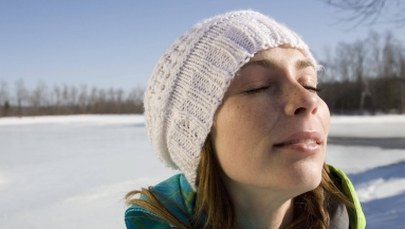 Oczy zmrużone emocjonalnie