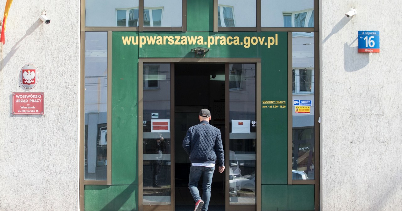 Od 1 czerwca 2024 r. kwota zasiłku dla bezrobotnych wzrosła. /Tomasz Jastrzębowski /Reporter