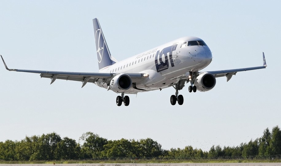 Od 1 czerwca możliwe były już loty krajowe / 	Adam Warżawa    /PAP