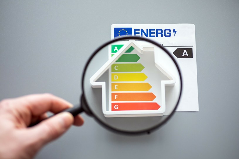 Od 1 kwietnia 2024 konieczne będzie posiadanie świadectwa energetycznego przy sprzedaży domu albo mieszkania. /ARKADIUSZ ZIOLEK /East News
