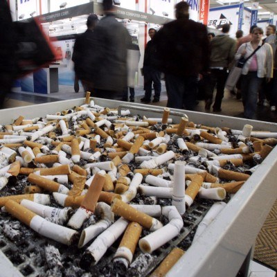 Od 1 lipca na papierosy ze starą akcyzą doklejone są banderole legalizacyjne /AFP