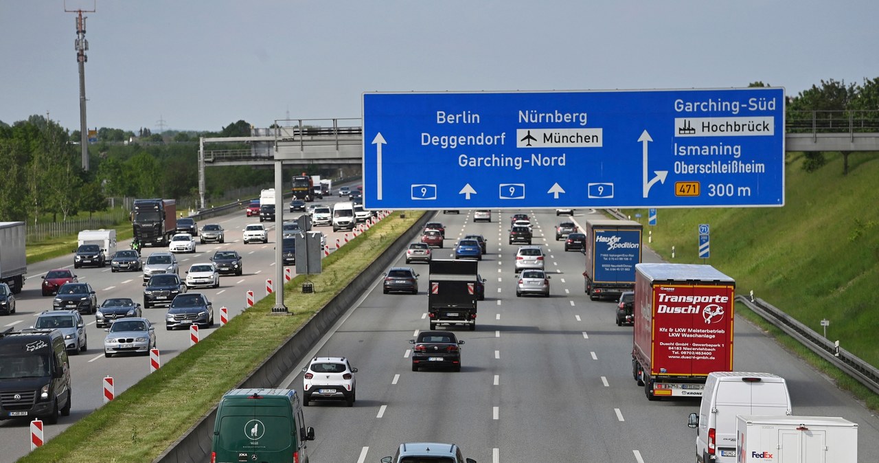 Od 1 lipca Niemcy rozszerzają system poboru opłat za przejazd autostradami /AFP