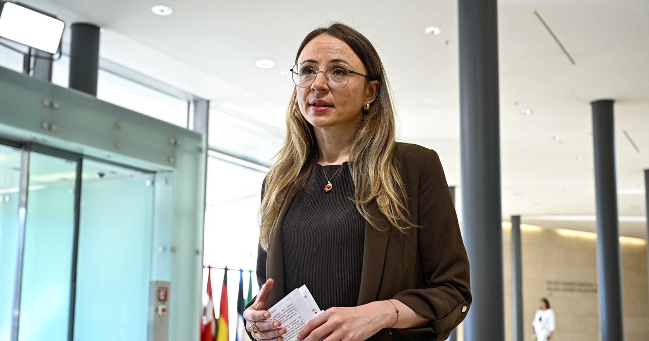 Od 1 lipca o około 5 proc. mają wzrosnąć stawki maksymalnego wynagrodzenia zasadniczego i maksymalnego poziomu dodatku funkcyjnego lokalnych władz. Projekt ustawy powstał w MRPiPS, którym kieruje Agnieszka Dziemianowicz-Bąk /Wiktor Dąbrowski /PAP