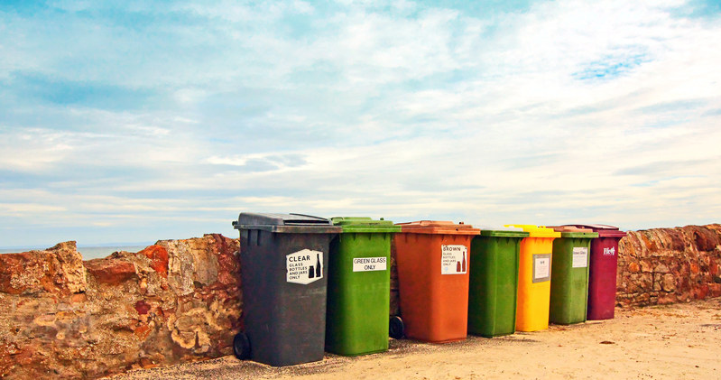 Od 1 stycznia 2021 roku stawki za wywóz odpadów komunalnych /123RF/PICSEL