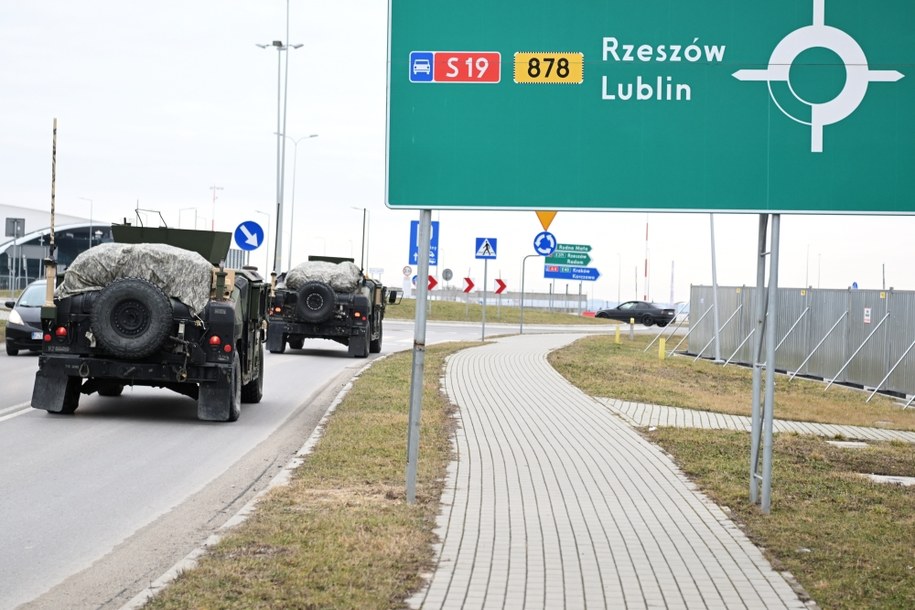 Od 12 lutego na drogach wzmożony ruch pojazdów wojskowych związany z ćwiczeniami. Zdjęcie ilustracyjne /Darek Delmanowicz /PAP
