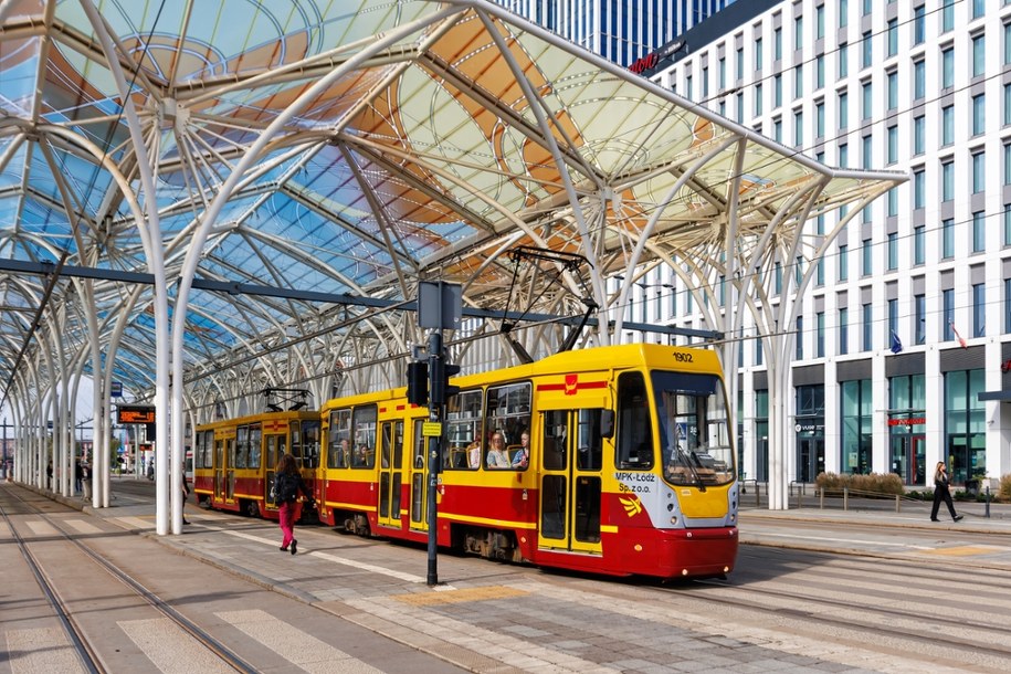 Od 13 listopada kontrolerzy w autobusach i tramwajach będą nagrywać wszystkie kontrole biletów /Shutterstock