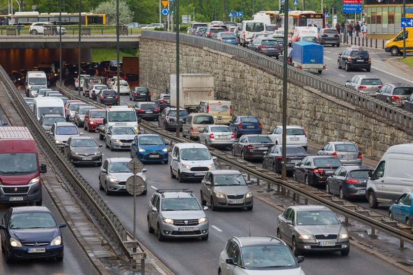 Od 17 stycznia stawki kilometrówki dla niektórych pojazdów wzrosły o 200 proc. /ARKADIUSZ ZIOLEK/East News /East News