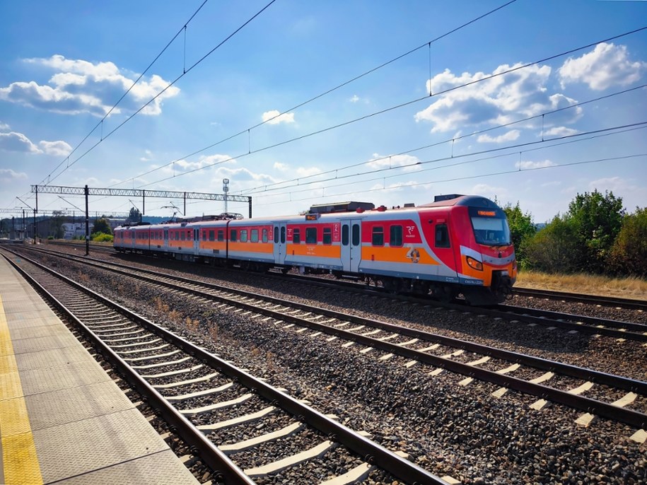 Od 18 czerwca do końca sierpnia będą realizowane połączenia kolejowe na trasie Ełk-Giżycko/Zdjęcie ilustracyjne /Shutterstock
