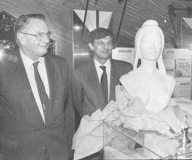 Od 1969 roku stała się oficjalną twarzą Marianny - emblematu Francji, któremu od tego czasu swoich rysów użyczają słynne francuskie aktorki. Marianna, często w czerwonej czapce frygijskiej, symbolizuje "triumf Republiki"; jej wizerunek pojawia się na większości rządowych dokumentów, zaś popiersia zdobią merostwa i inne budynki publiczne nawet na najodleglejszej prowincji.