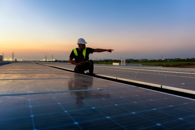 Od 2021 r. inwestycje w energię odnawialną wzrastały o 1/4 w skali roku /123RF/PICSEL