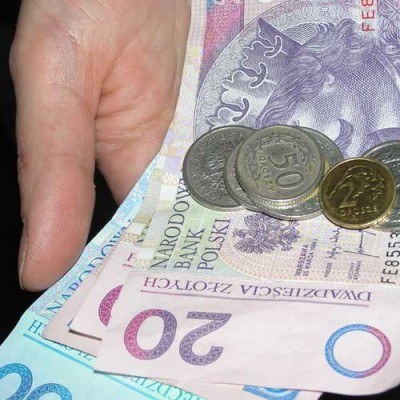 Od 26 sierpnia przedsiębiorcy mogą się ubiegać o dopłaty do pensji /INTERIA.PL