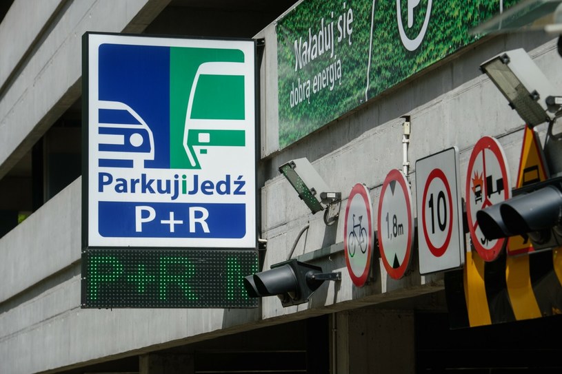 Od 28 kwietnia obowiązywać będą zmiany w regulaminie parkingów Parkuj i Jedź w Warszawie. /Zbyszek Kaczmarek/REPORTER /East News