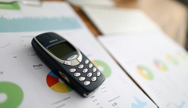Od cegły za 4000 dolarów do rewolucji iPhone'a. Jak zmieniały się smartfony