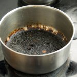 Od dawna czyszczę tym przypalone garnki. Wyglądają jak nowe ze sklepu