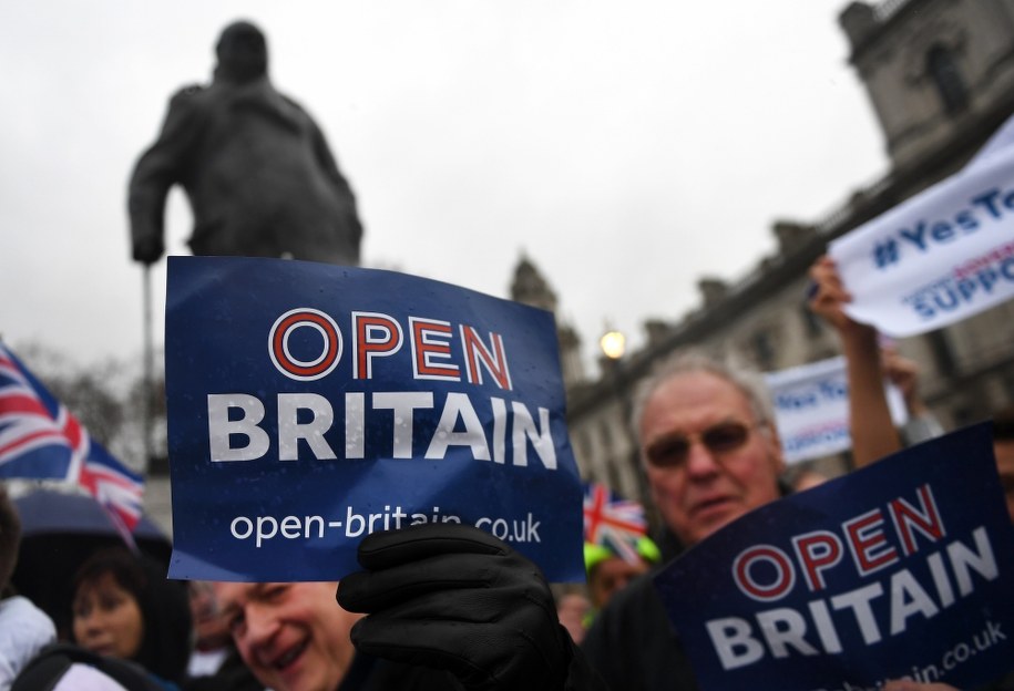 Od decyzji o Brexicie rząd w Londynie prowadzi działania zniechęcające obywateli Unii Europejskiej do przyjazdu na Wyspy Brytyjskie /ANDY RAIN /PAP/EPA
