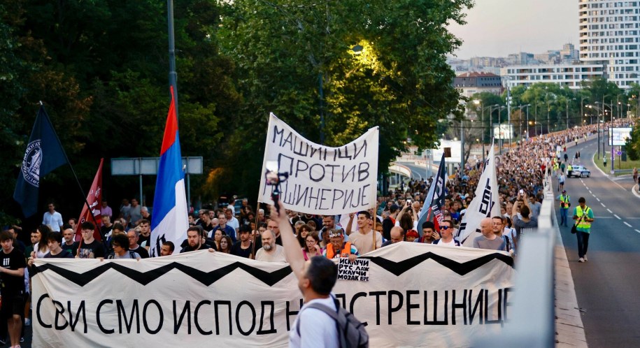 Od dziewięciu miesięcy Serbowie domagają się rozliczenia odpowiedzialnych za katastrofę w Nowym Sadzie /MARKO DJOKOVIC /East News/AFP