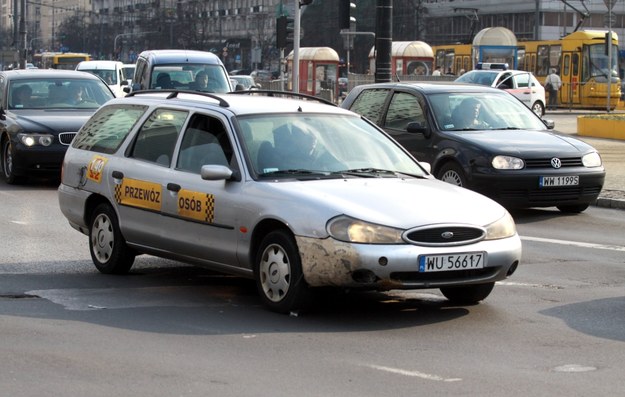 Od dziś prościej będzie zostać taksówkarzem /Tomasz Gzell /PAP