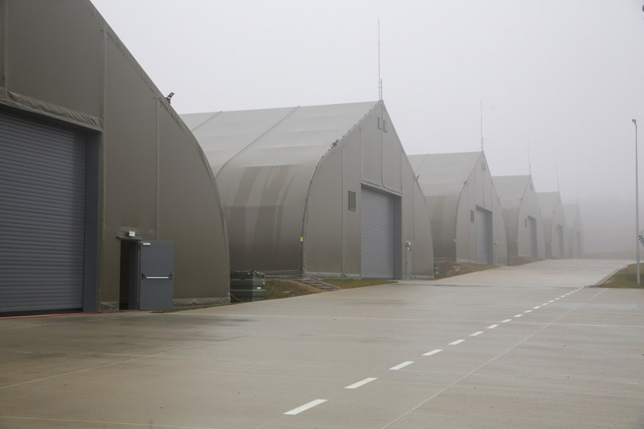 Od dziś wchodzi w życie zakaz fotografowania obiektów wojskowych i infrastruktury krytycznej / 	Tomasz Waszczuk    /PAP