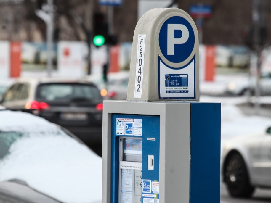 Od dziś za parkowanie trzeba płacić na Muranowie, Woli, Starej Ochocie, Pradze Północ i w okolicach Łazienek Królewskich /Jakub Kamiński /PAP