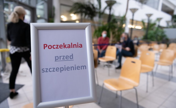 Od dziś zmiany w obostrzeniach. Mniej osób w restauracjach czy w hotelach 