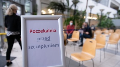 Od dziś zmiany w obostrzeniach. Mniej osób w restauracjach czy w hotelach 