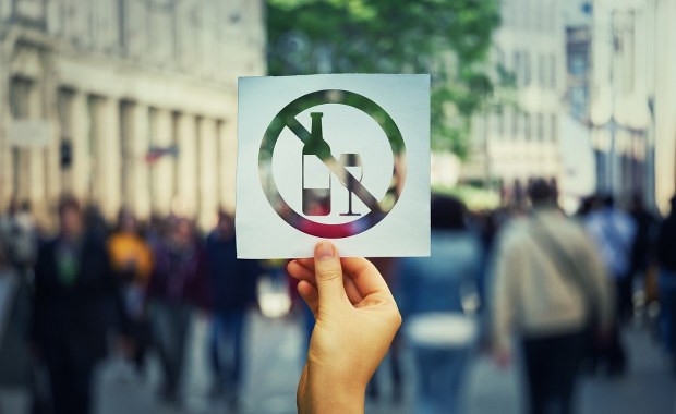 Od dzisiaj nocna prohibicja w Warszawie. Na początek w dwóch dzielnicach 