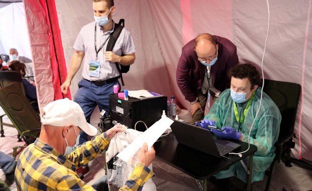 "Od Giewontu po Pustynię Błędowską". Małopolska się szczepi!