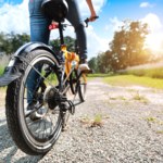 Od ilu lat można jeździć na rowerze elektrycznym? Jasne przepisy