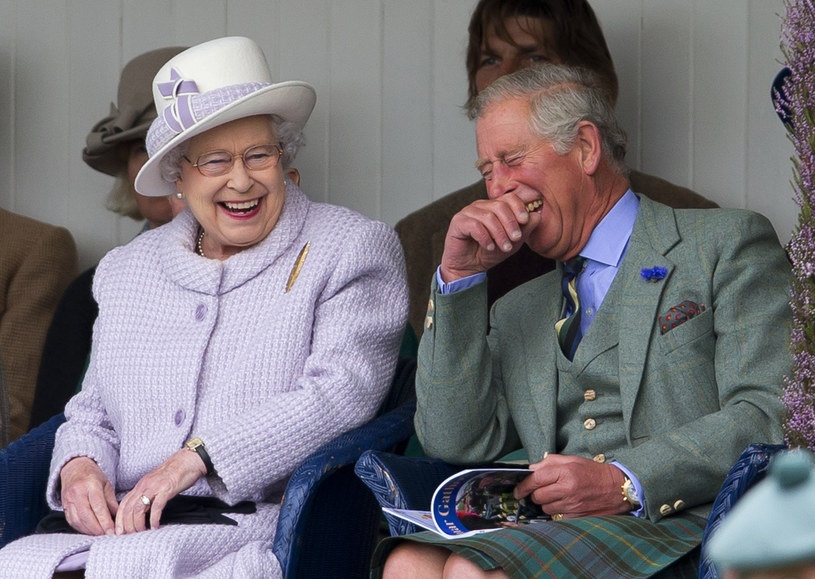 Od jakiegoś czasu stosunki królowej Elżbiety II i księcia Karola bardzo się ociepliły /Getty Images