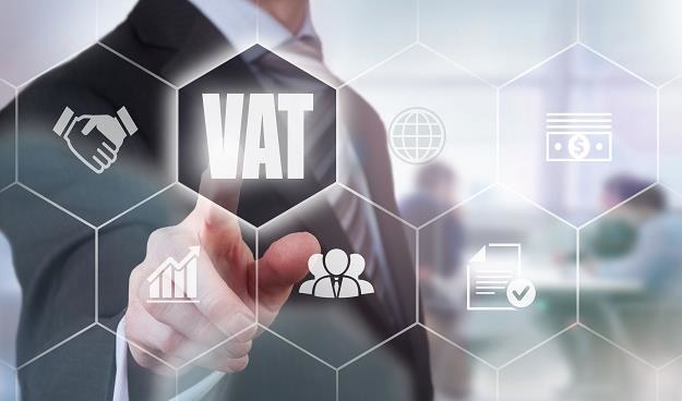 Od każdej sprzedaży VAT-owiec musi zapłacić podatek od towarów i usług /&copy;123RF/PICSEL