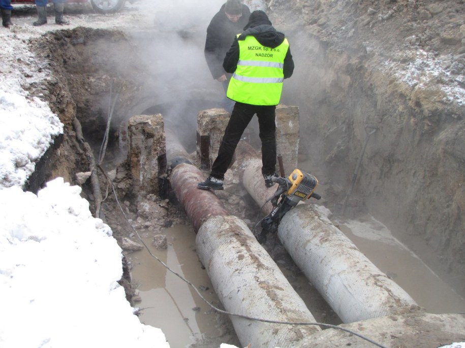 Od kilkunastu godzin Piotrków Trybunalski walczy z awarią ciepła /Agnieszka Wyderka /RMF FM