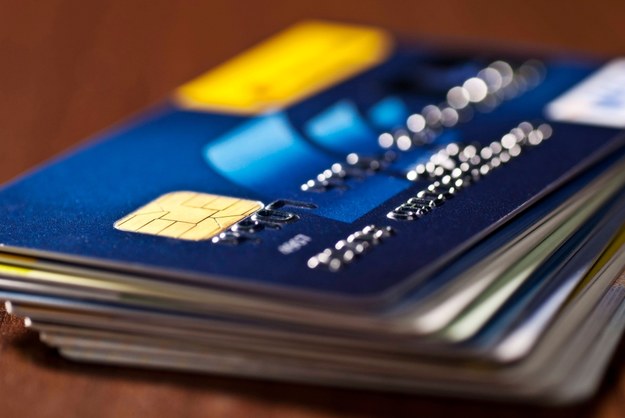 Od końca 2009 roku z polskich portfeli zniknęło ponad 5 mln kart kredytowych /Klaus Ohlenschläger/DPA /PAP