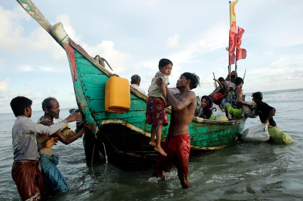 Od końca sierpnia z Birmy uciekło około 391 tysięcy osób, głównie muzułmanów Rohingja. /ABIR ABDULLAH  /PAP/EPA