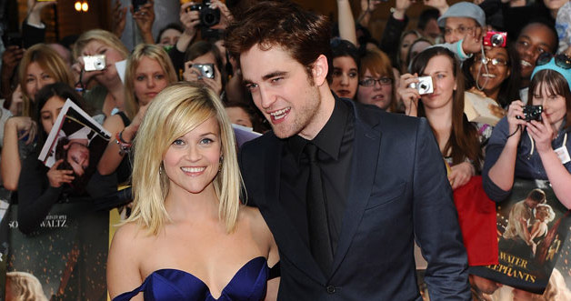 Od Kristen Rob przeprowadził się do Reese Witherspoon, z którą zaprzyjaźnił się na planie filmu "Woda dla słoni" /Ian Gavan /Getty Images