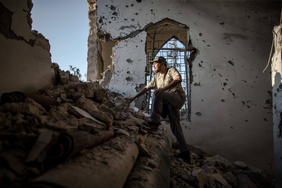 Od kwietnia 2019 roku siły Haftara prowadzą ofensywę na stolicę kraju, Trypolis, w której siedzibę ma rząd jedności narodowej /PAP/Photoshot